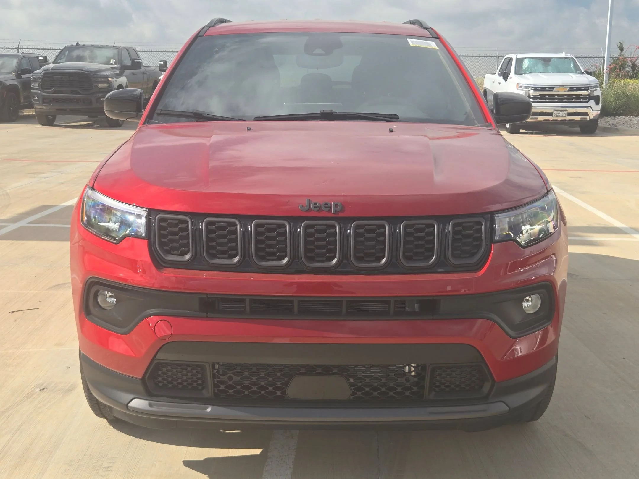 New 2026 Red Hot Pearl-Coat Exterior Paint Jeep Latitude image 8