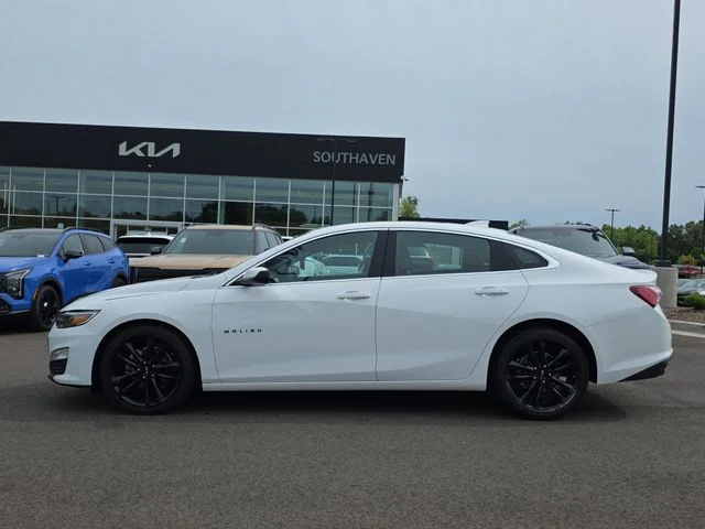 Used 2021 Chevrolet Malibu 1LT with VIN 1G1ZD5ST1MF038462 for sale in Southaven, MS