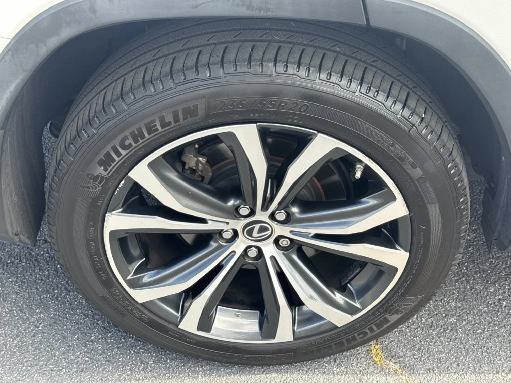 Used 2022 White Lexus 350L image 17