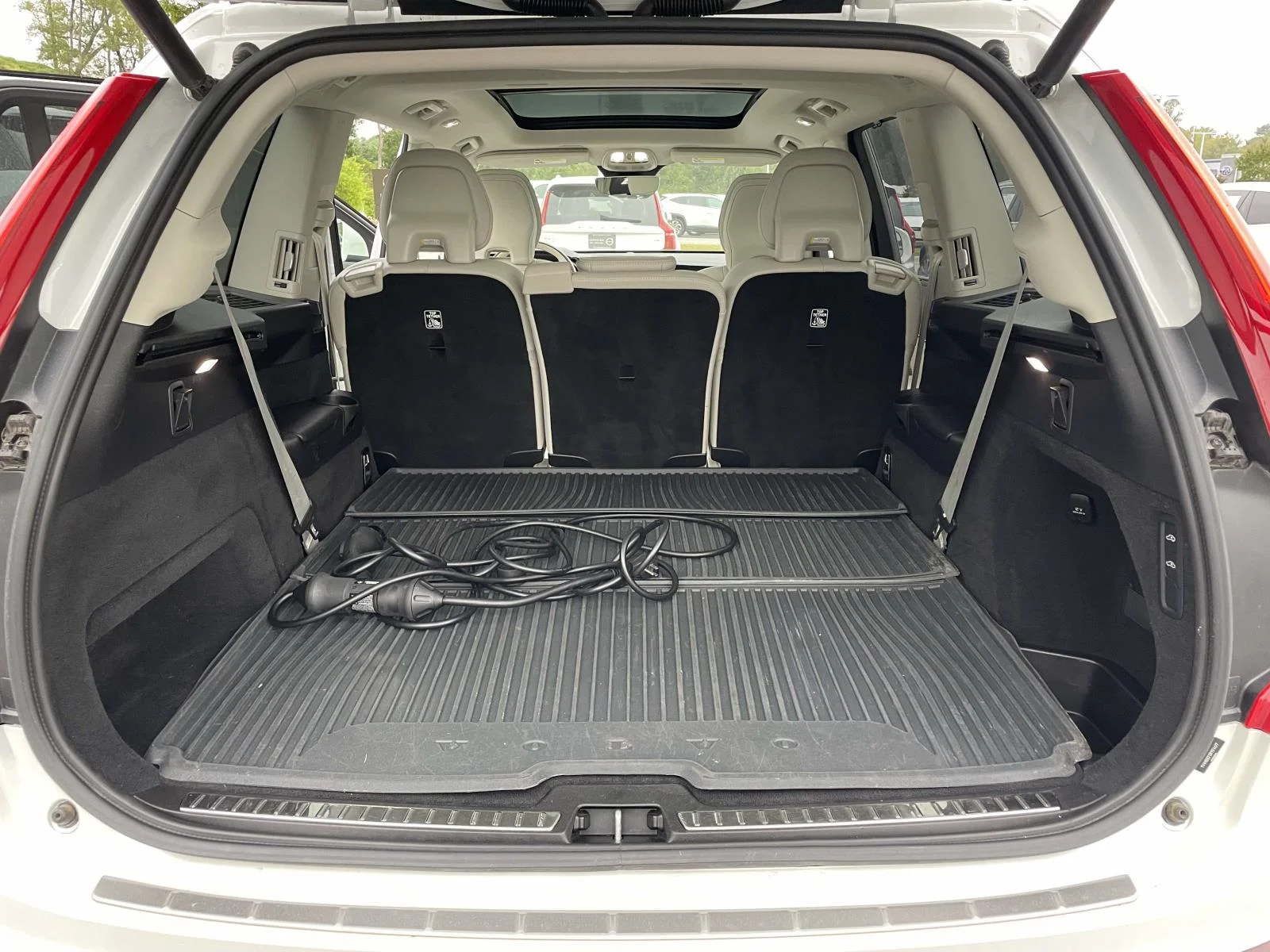 Used 2024 Crystal White Metallic Volvo Ultimate Bright Theme image 30