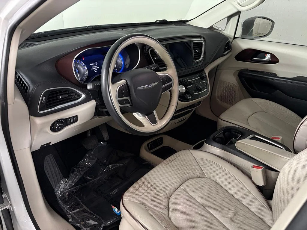 Used 2017 White Chrysler Limited image 17