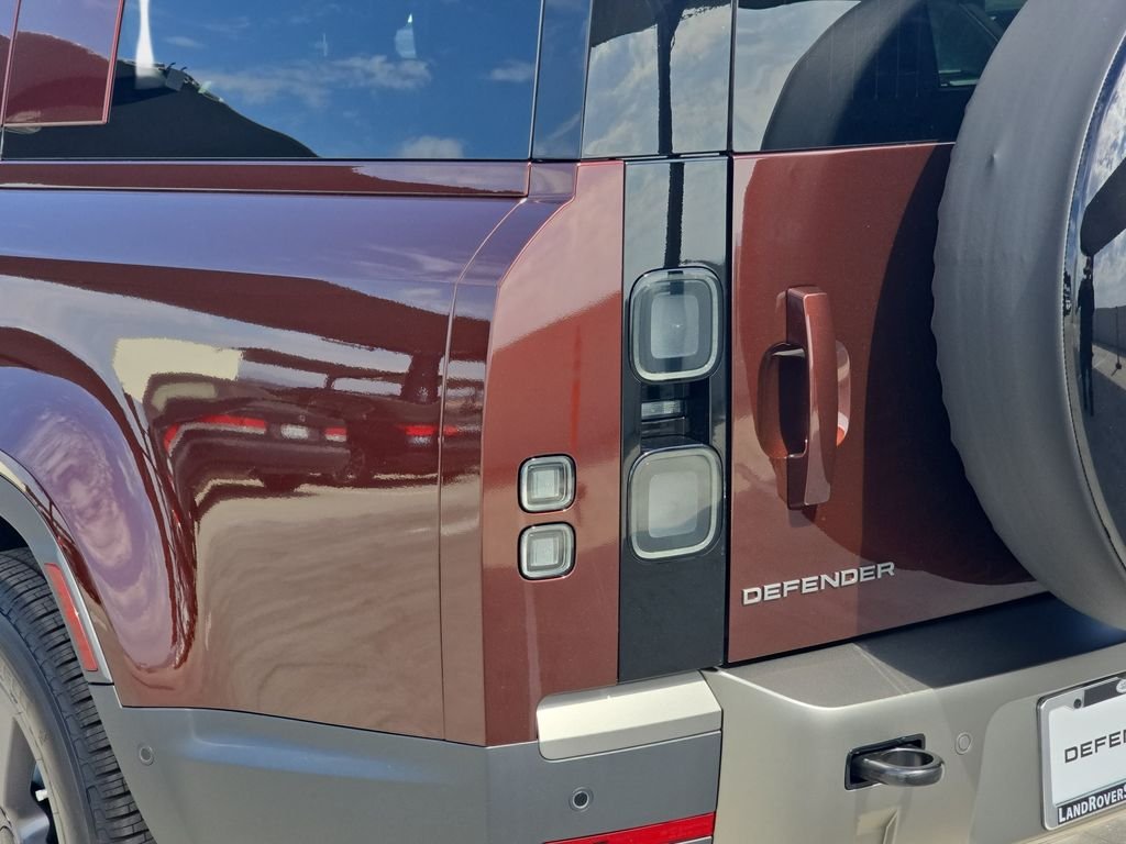 New 2026 Sedona Red Land Rover S image 36
