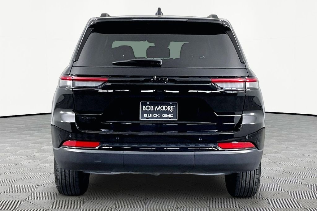 Used 2025 Black Jeep Altitude X image 5