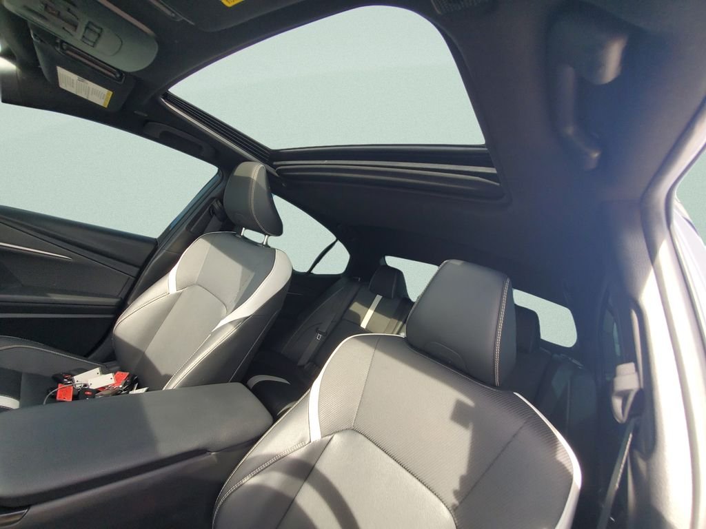 Used 2025  Toyota SE image 17