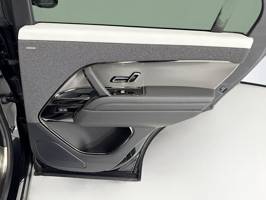 New 2026 Santorini Black Land Rover Dynamic SE image 26