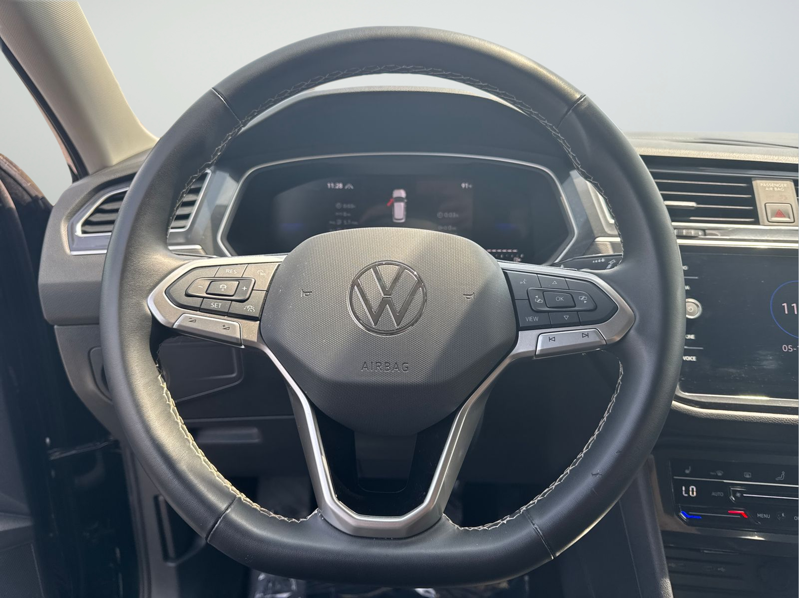 Used 2024  Volkswagen 2.0T SE image 12