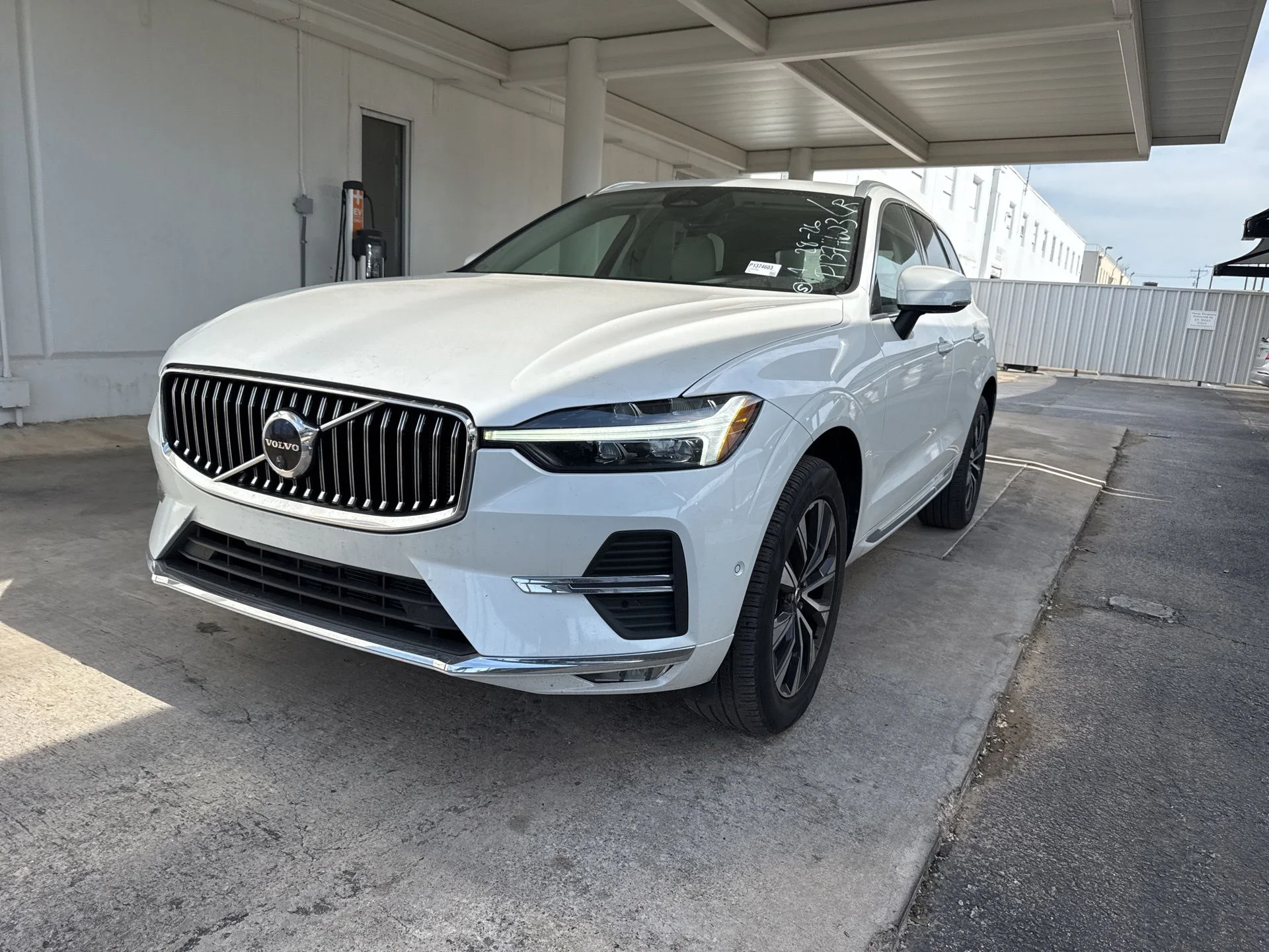 2023 Volvo XC60 B5 Plus Bright Theme FWD's photo