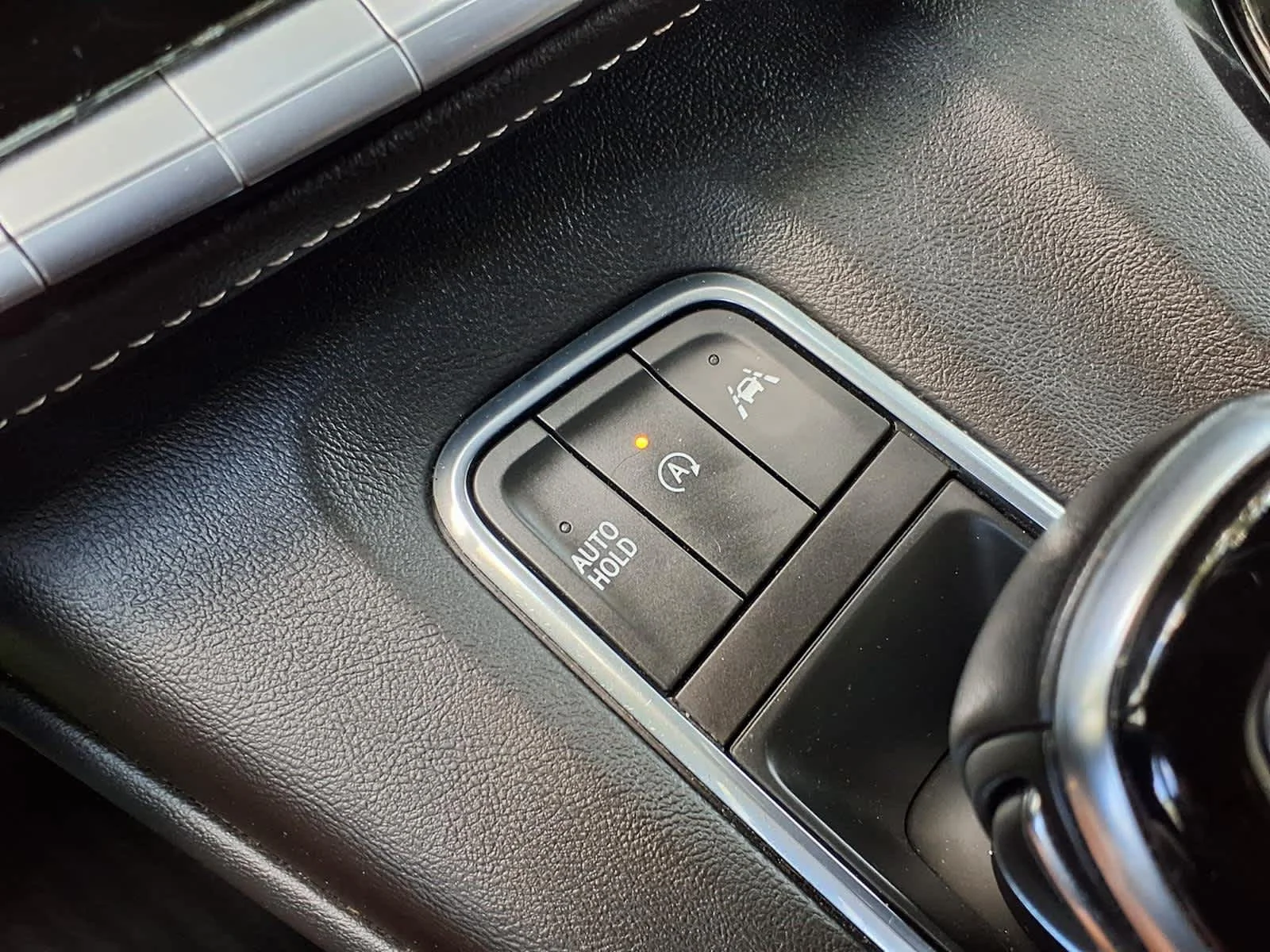 Used 2021 CRYSTAL WHITE TRICOAT Cadillac Sport image 23