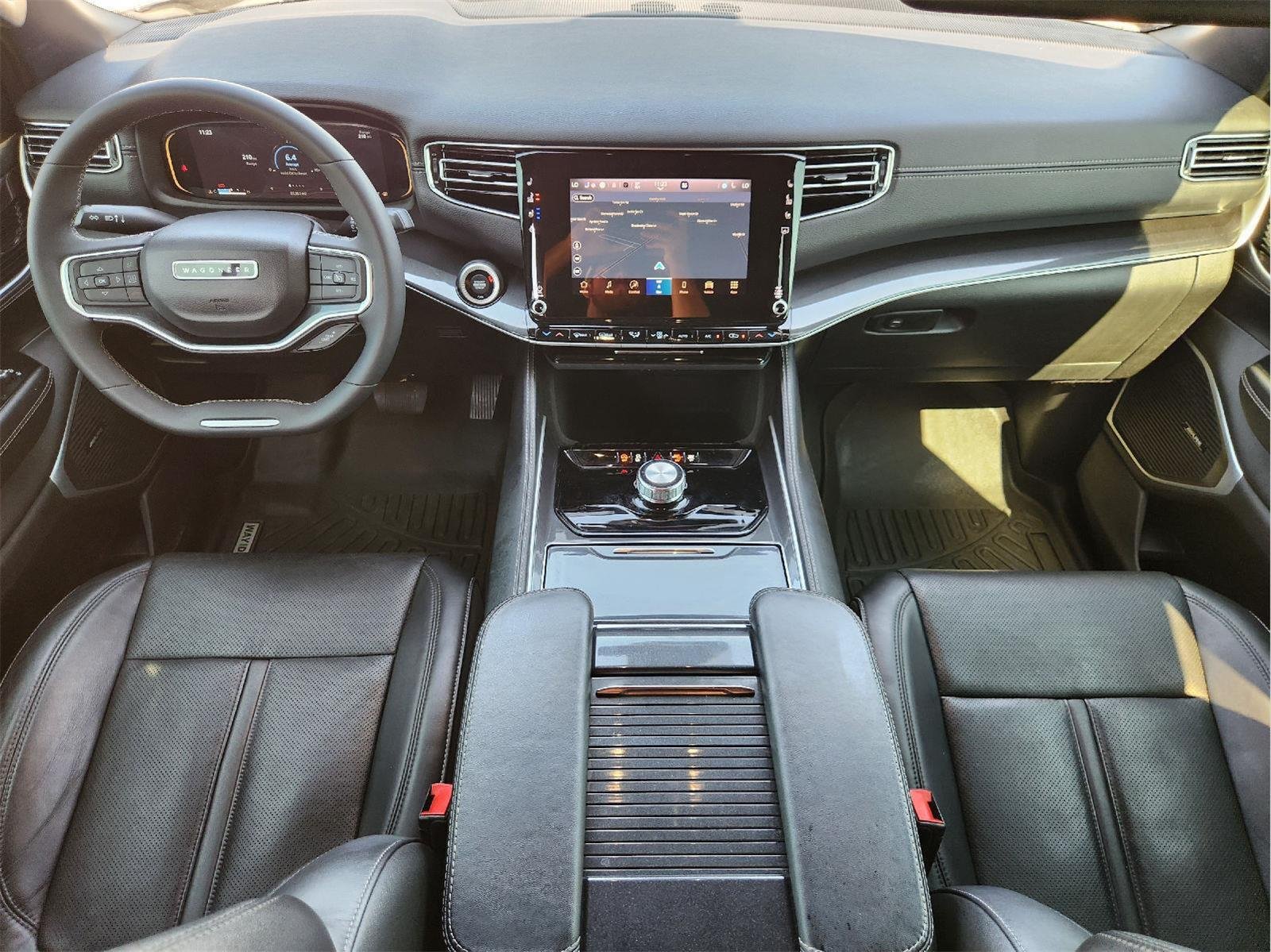 2022 Jeep Wagoneer photo 25 of 32