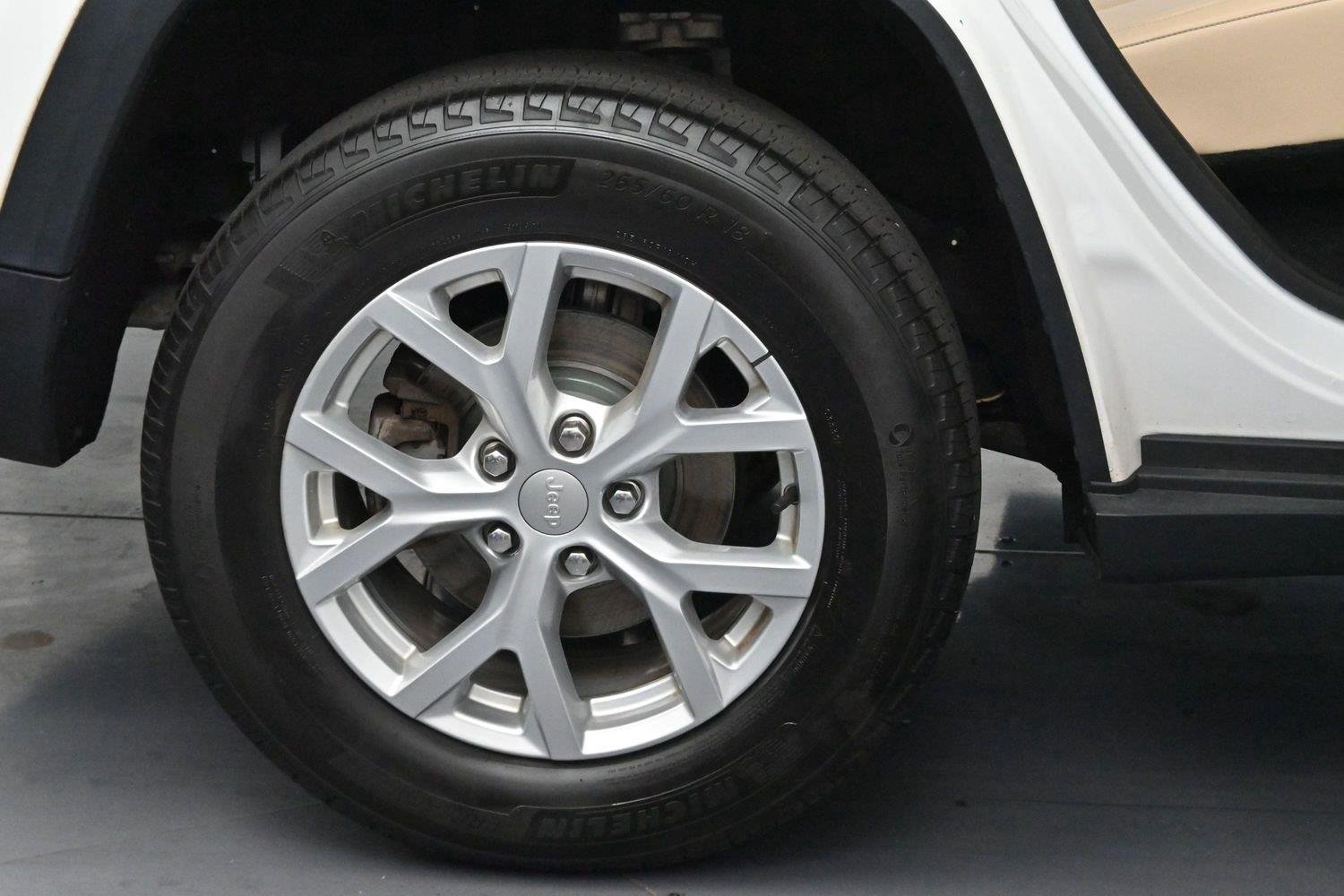 Used 2023 White Jeep Limited image 34