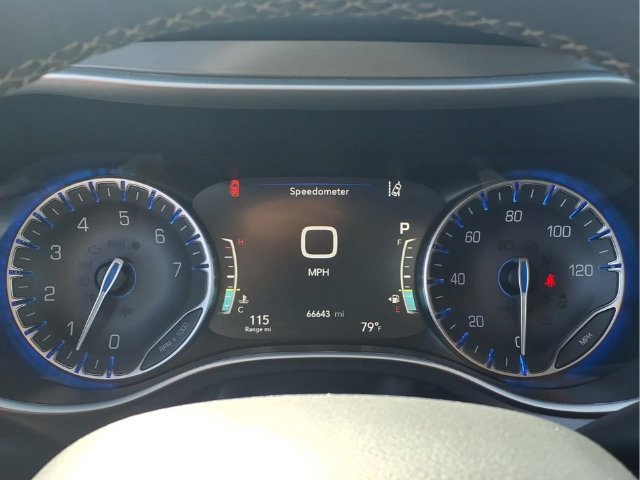 Used 2024  Chrysler Touring L image 9