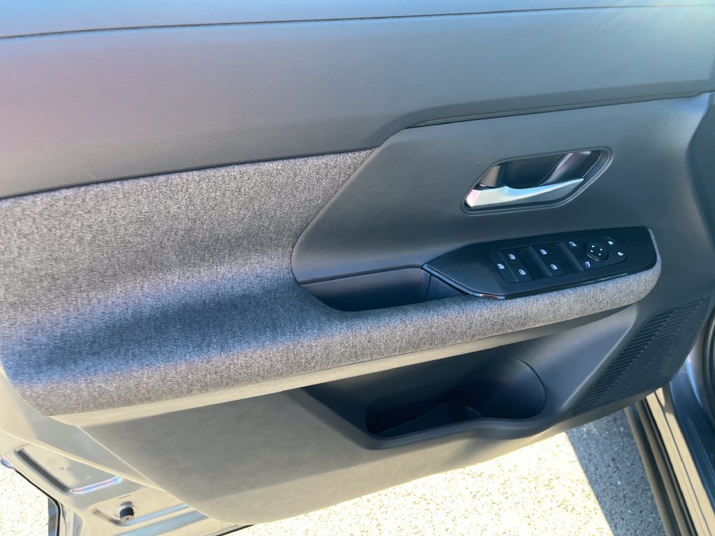 Used 2025 Gray Nissan SV image 11
