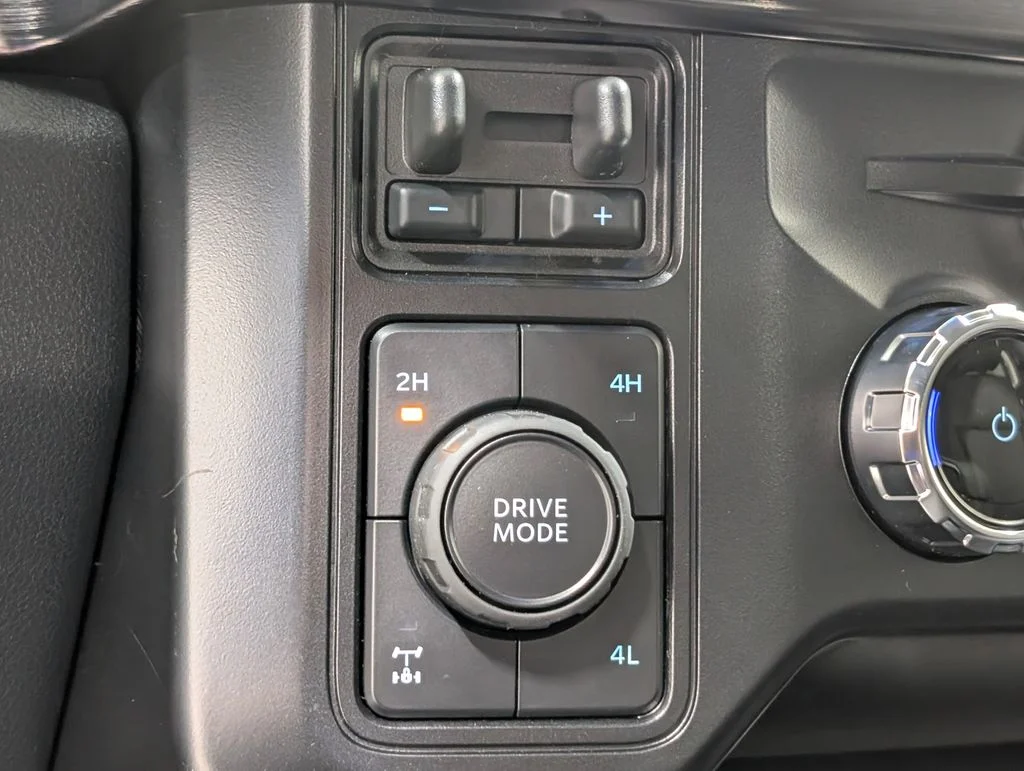 New 2026 Oxford White Ford F-250® Lariat® image 6