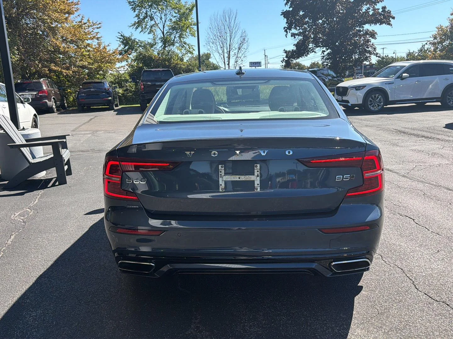 Used 2022 Denim Blue Metallic Volvo Momentum image 7