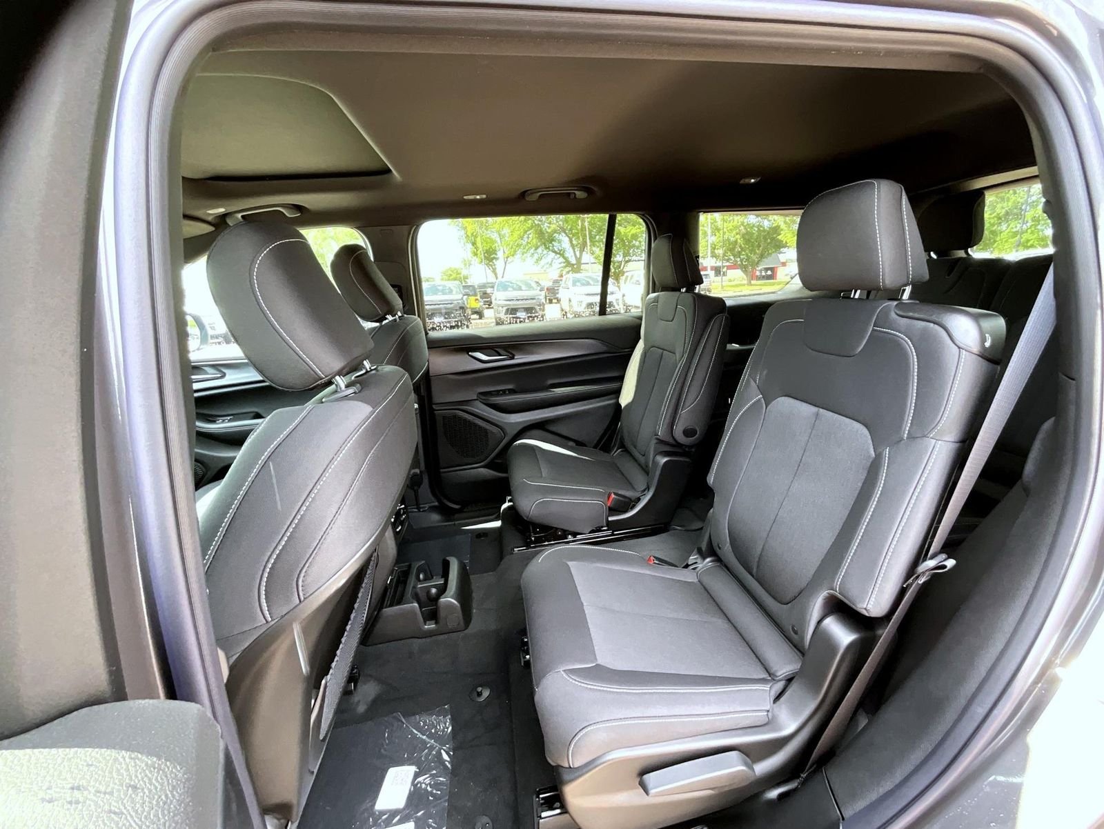 New 2026 Baltic Gray Metallic Clear-Coat Exterior Paint Jeep Laredo image 12
