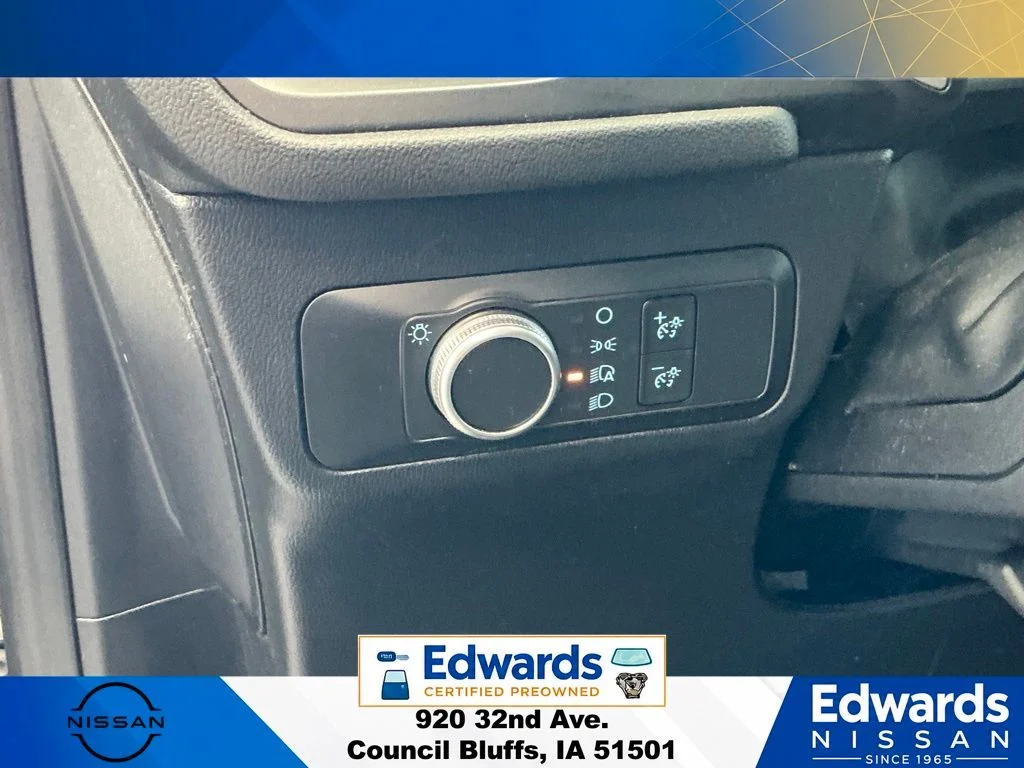 Used 2020 Gold Ford SE image 22