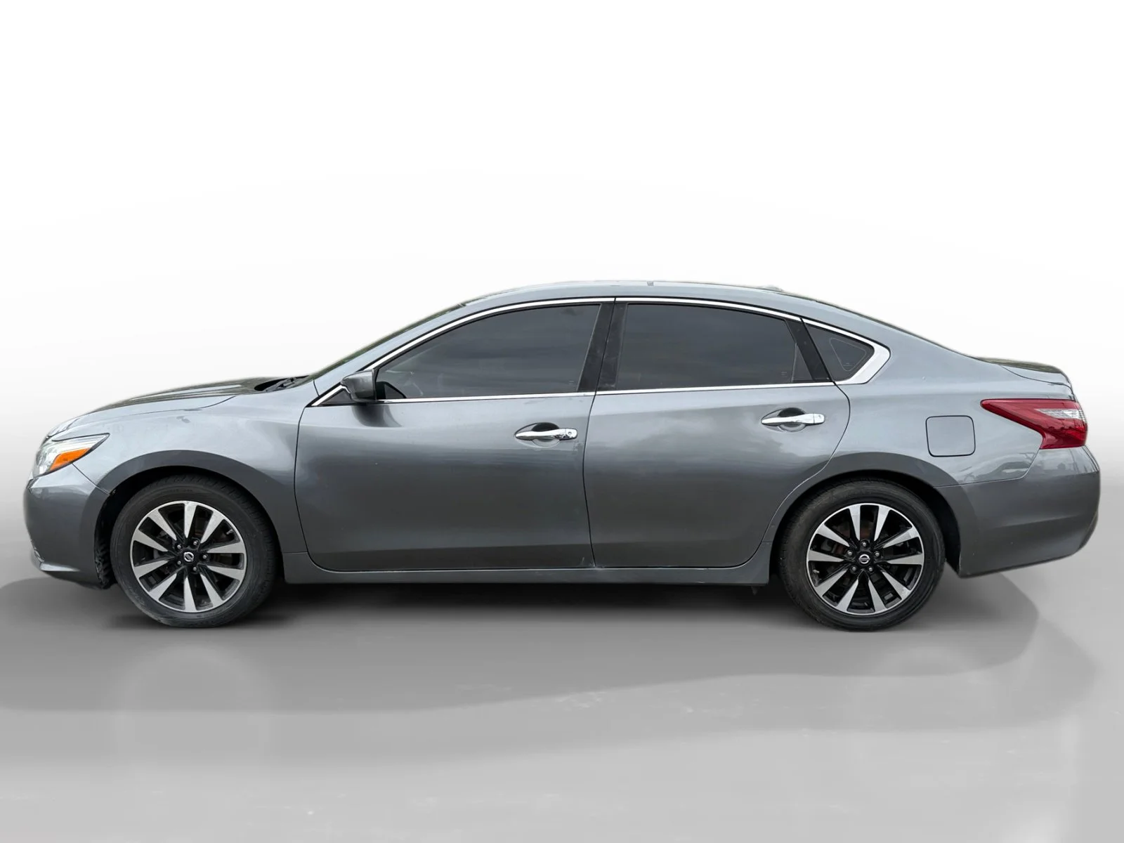 Used 2018 Nissan Altima SV with VIN 1N4AL3AP1JC165909 for sale in Vallejo, CA