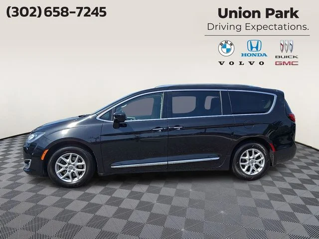 Used 2020 Brilliant Black Crystal Pearlcoat Chrysler Touring L image 7