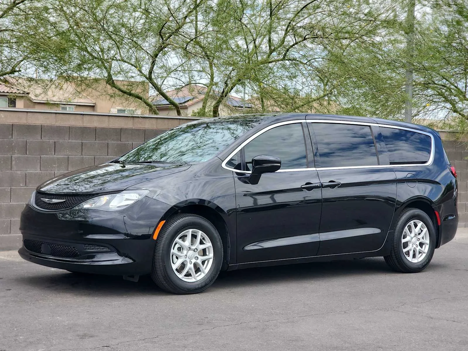 2026 Chrysler Voyager LX - Photo 4
