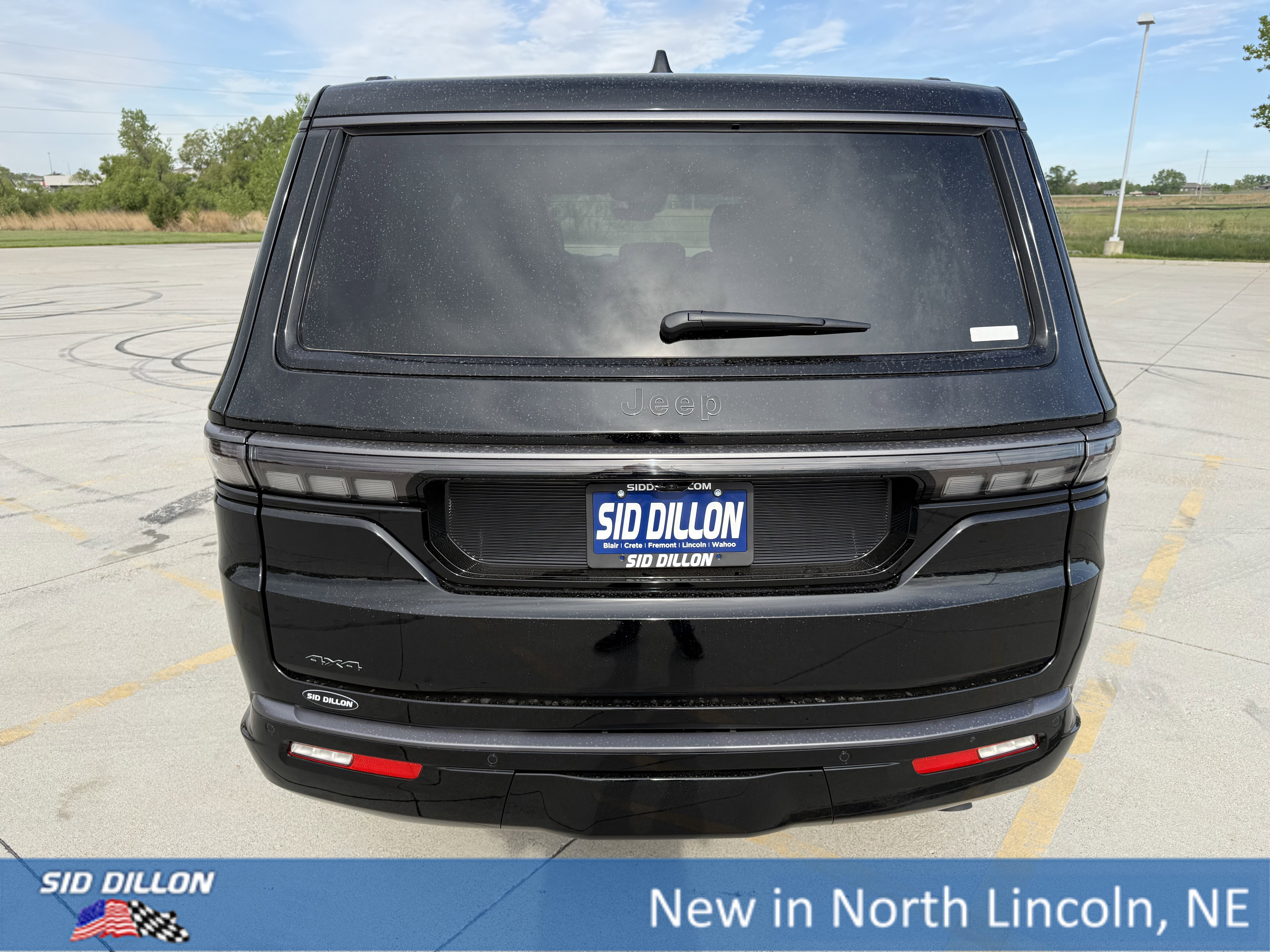 New 2026 High Gloss Black Exterior Paint Jeep Limited Altitude image 4