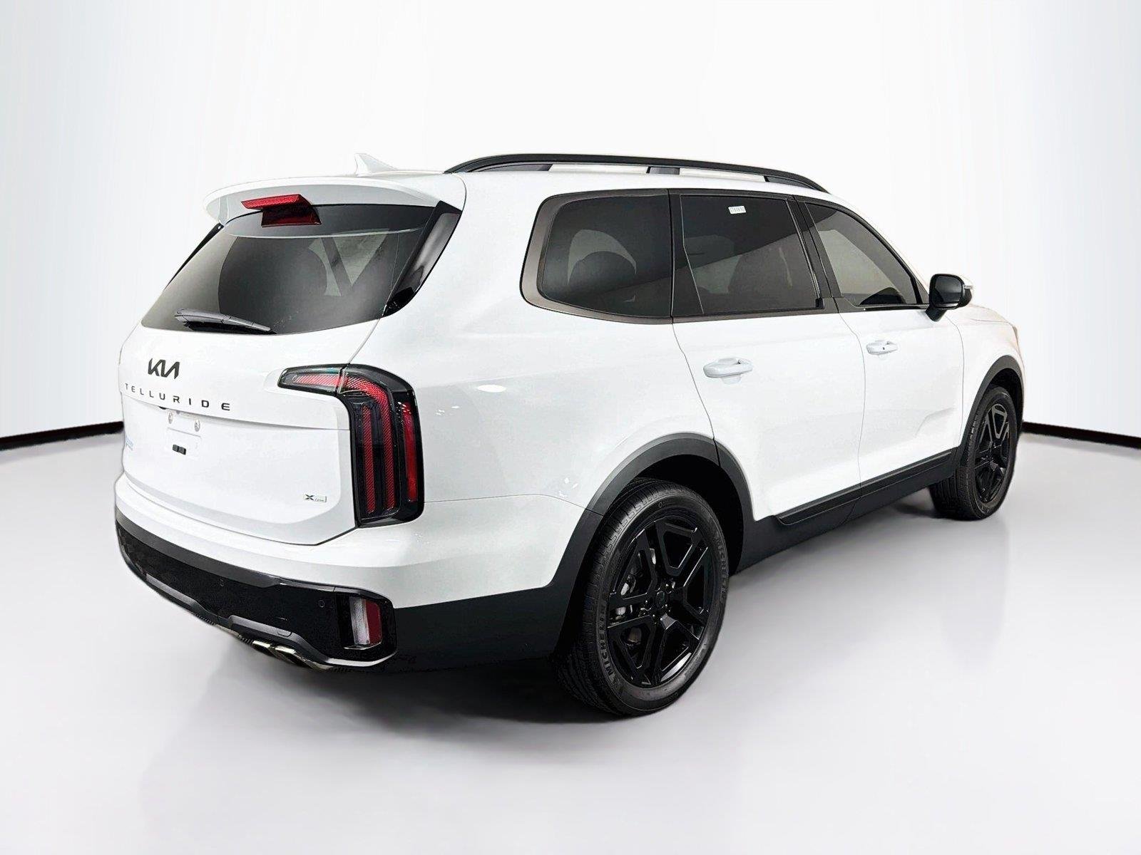 Used 2025  Kia EX X-Line image 11