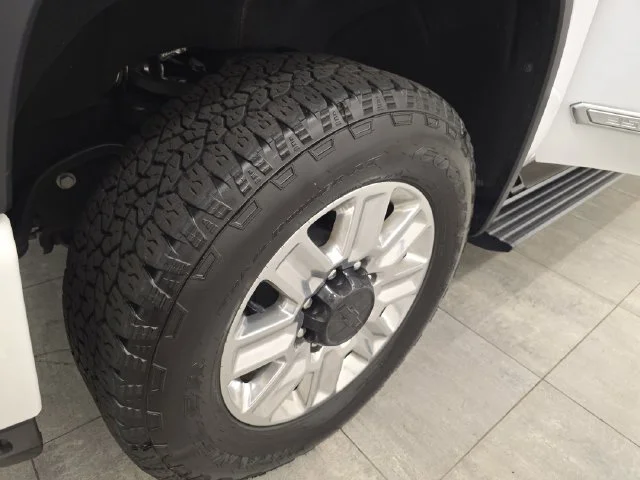 Used 2025 Summit White Chevrolet High Country image 43