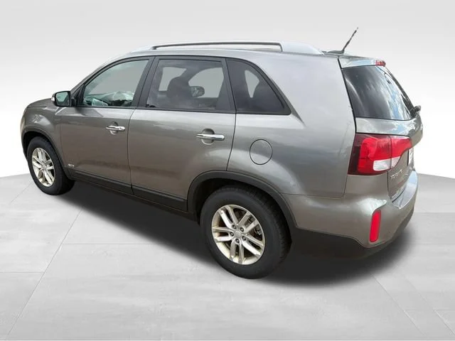 Used 2014 Gray Kia LX image 3