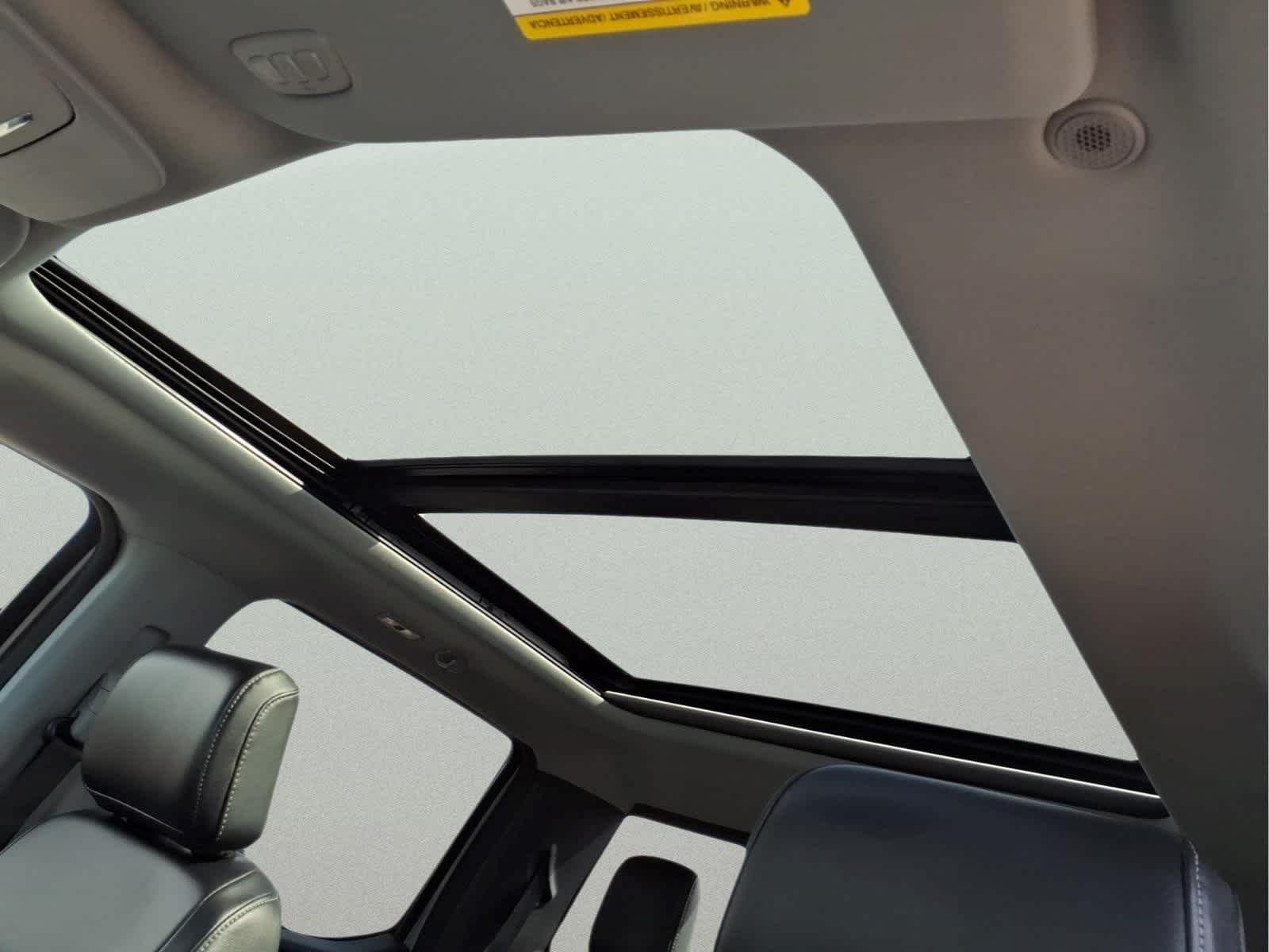 Used 2023 Iconic Silver Ford LARIAT image 17