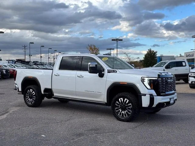 Certified Used 2025 White Frost Tricoat GMC Denali Ultimate image 9