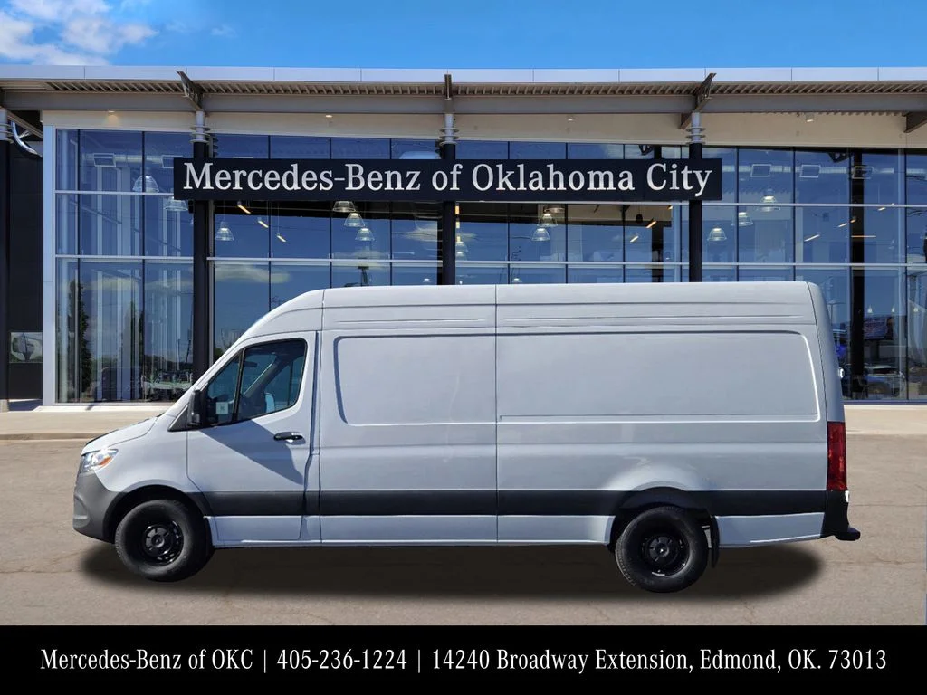 Used 2025 White Mercedes-Benz Cargo 170 WB image 3