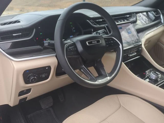 Used 2022 White Jeep 4xe image 29