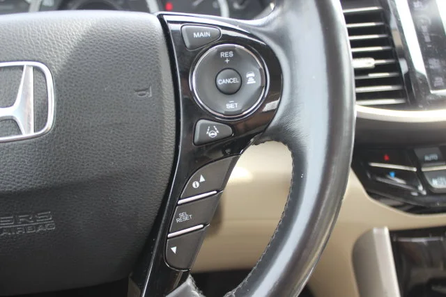 Used 2017 White Honda Touring image 16