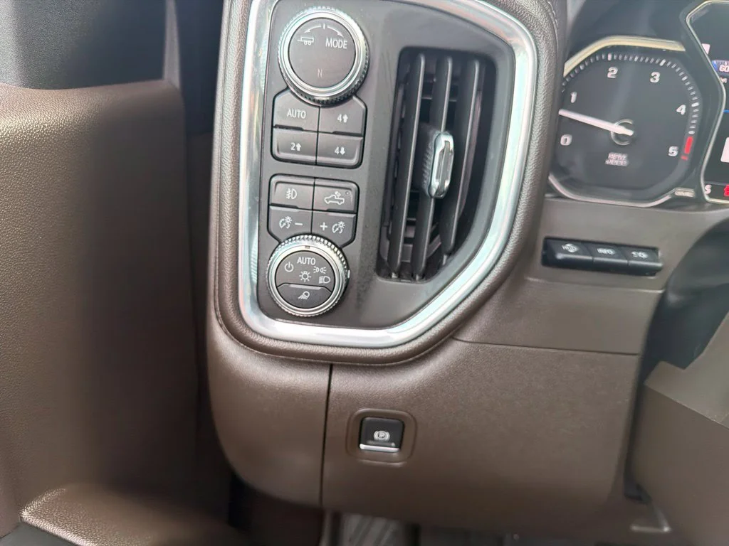 Used 2021 Hunter Green GMC Denali image 24