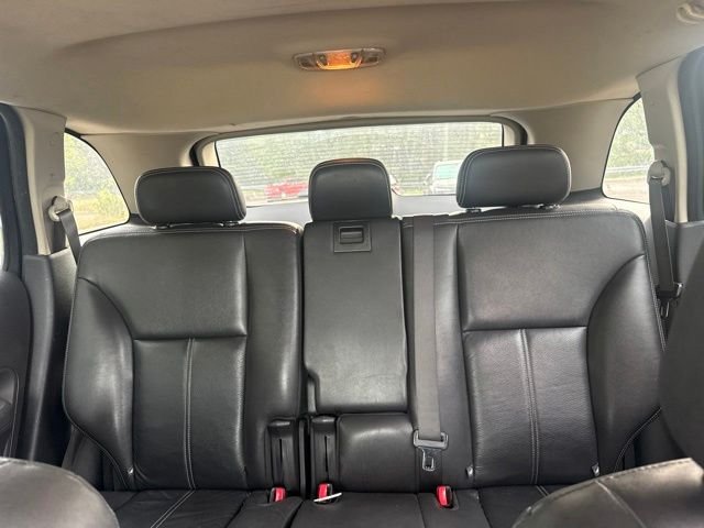 Used 2010  Ford Limited image 13
