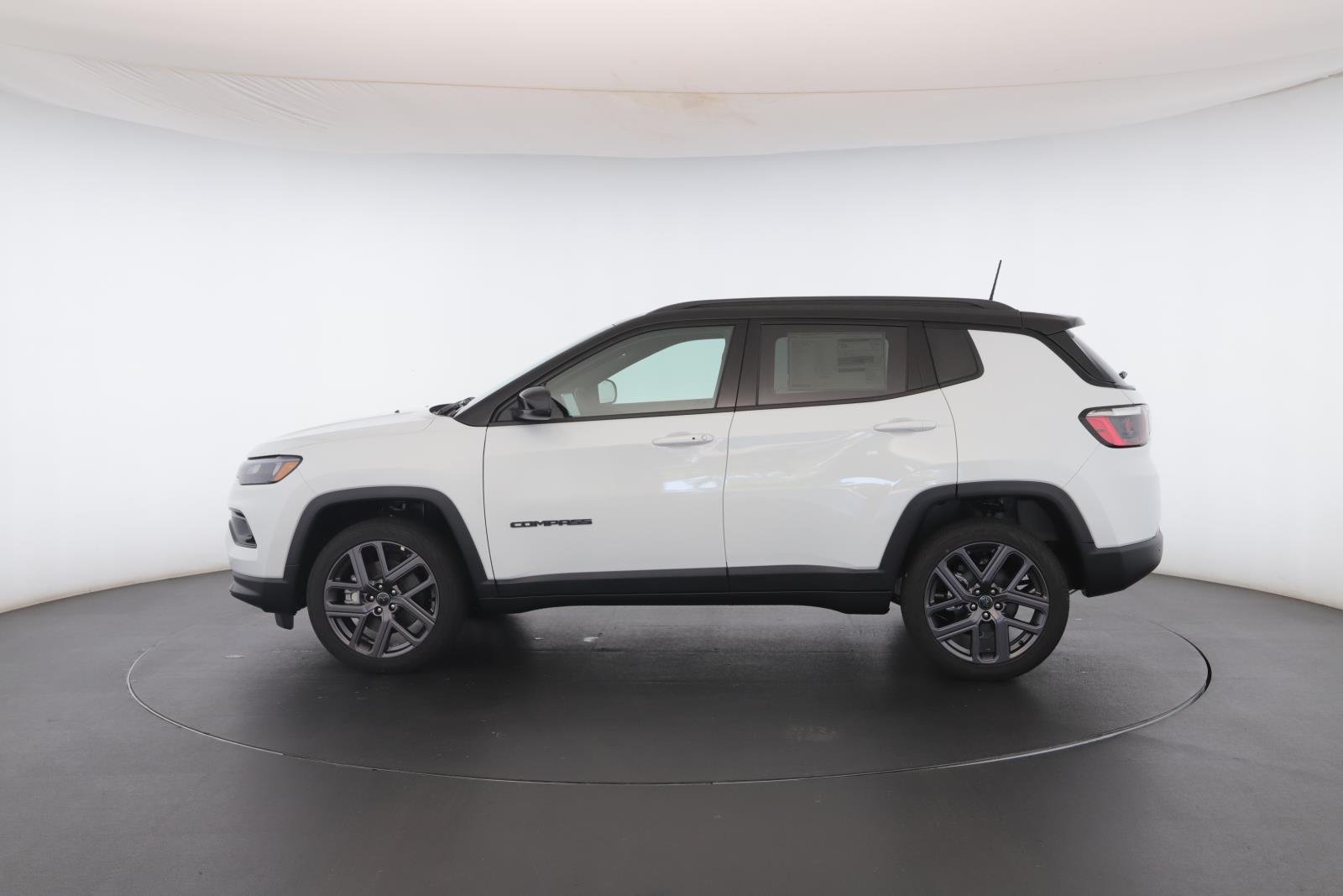 New 2026 Bright White Clear-Coat Exterior Paint Jeep Limited Altitude 4x4 image 18