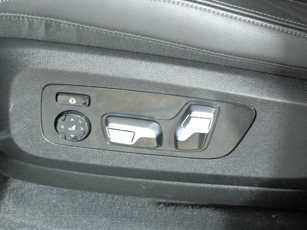 Used 2020 Jet Black BMW xDrive40i image 36
