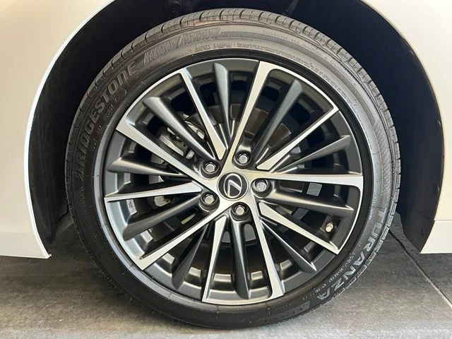 Used 2025 Eminent White Pearl Lexus 300h image 11
