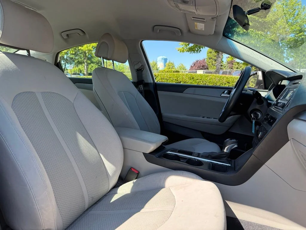 Used 2017 Silver Hyundai Base image 22