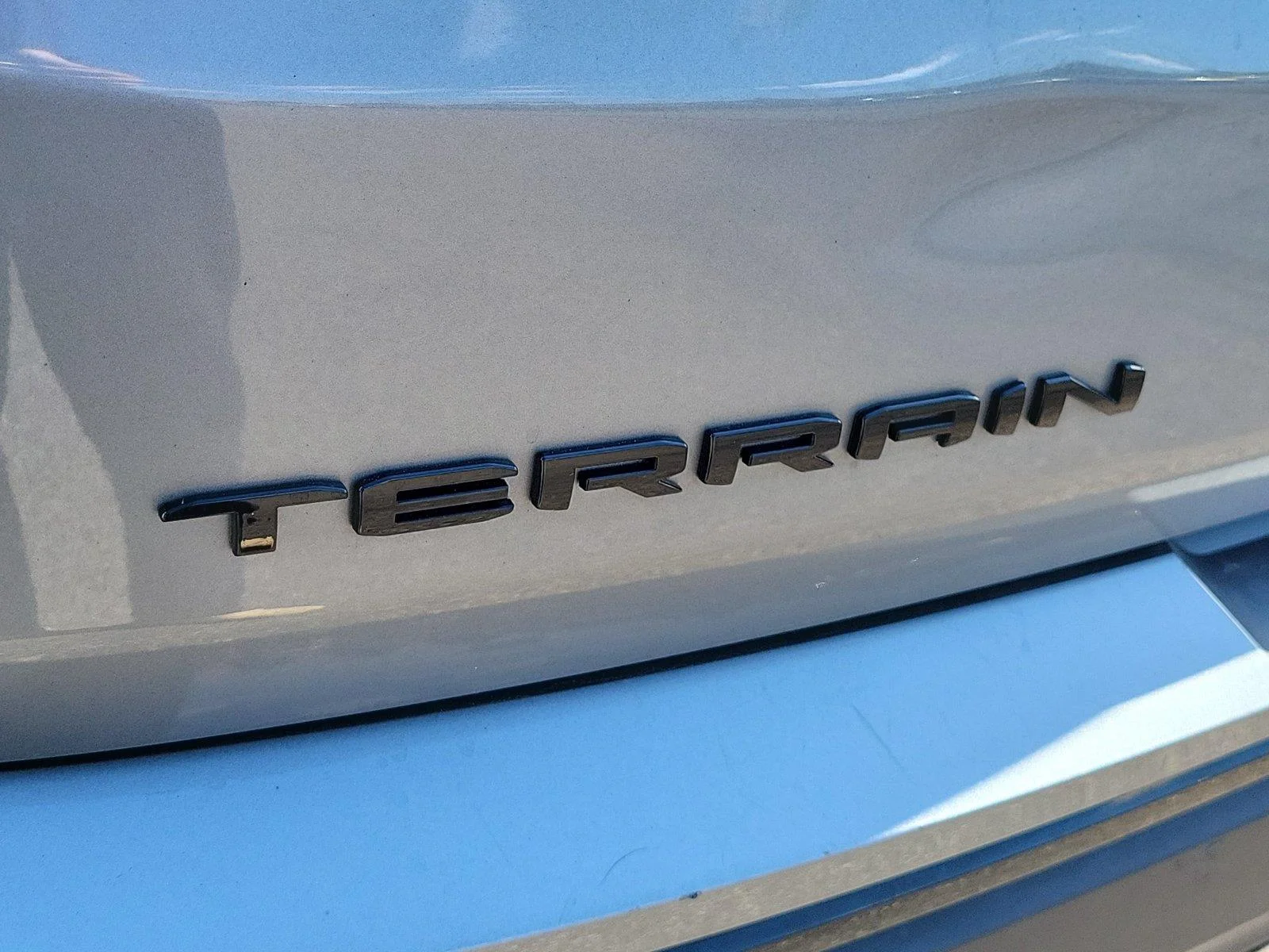 Used 2024 Sterling Metallic GMC SLT image 6