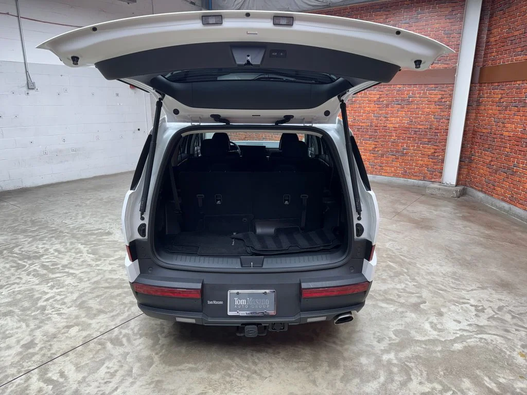 Certified Used 2025 White Hyundai SE image 27