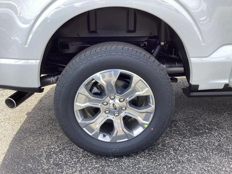 New 2026 Star White Metallic Tri-Coat Ford Platinum® image 12
