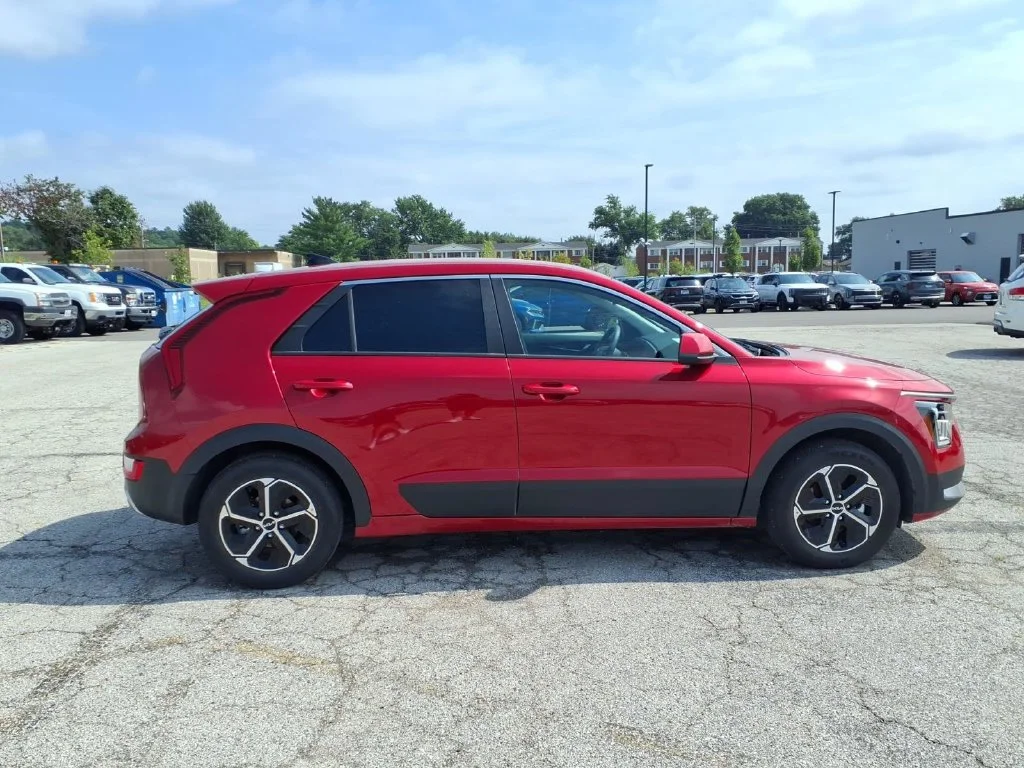 Used 2023 Red Kia LX image 5
