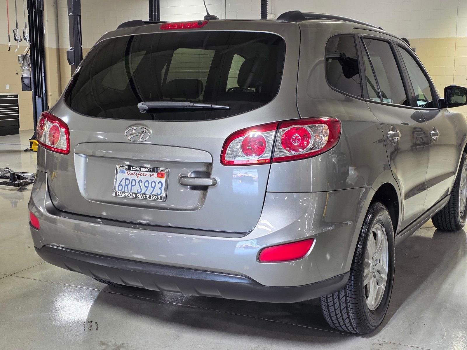 Used 2011 Mineral Gray Hyundai GLS image 11