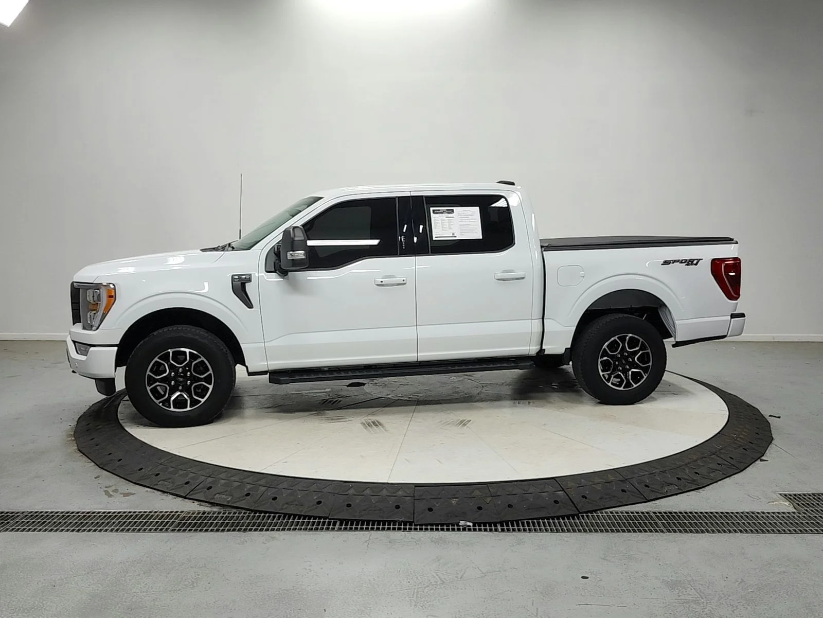 Used 2023 White Ford XLT image 5