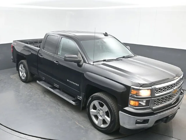 Used 2015 Black Chevrolet LT image 30