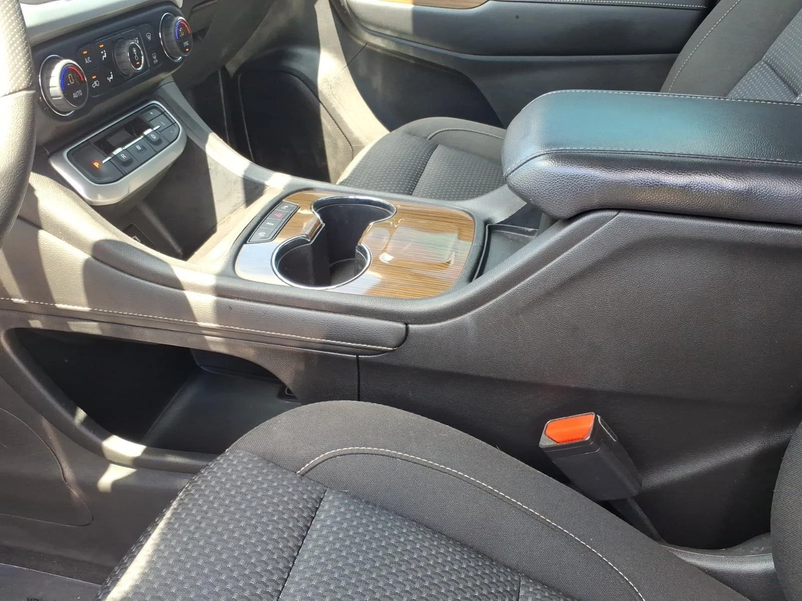 Used 2021 WHITE GMC SLE image 21