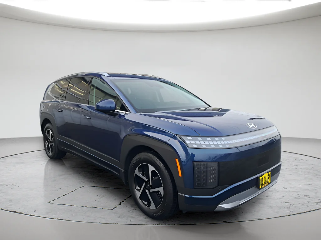 New 2026 Blue Hyundai SE image 3