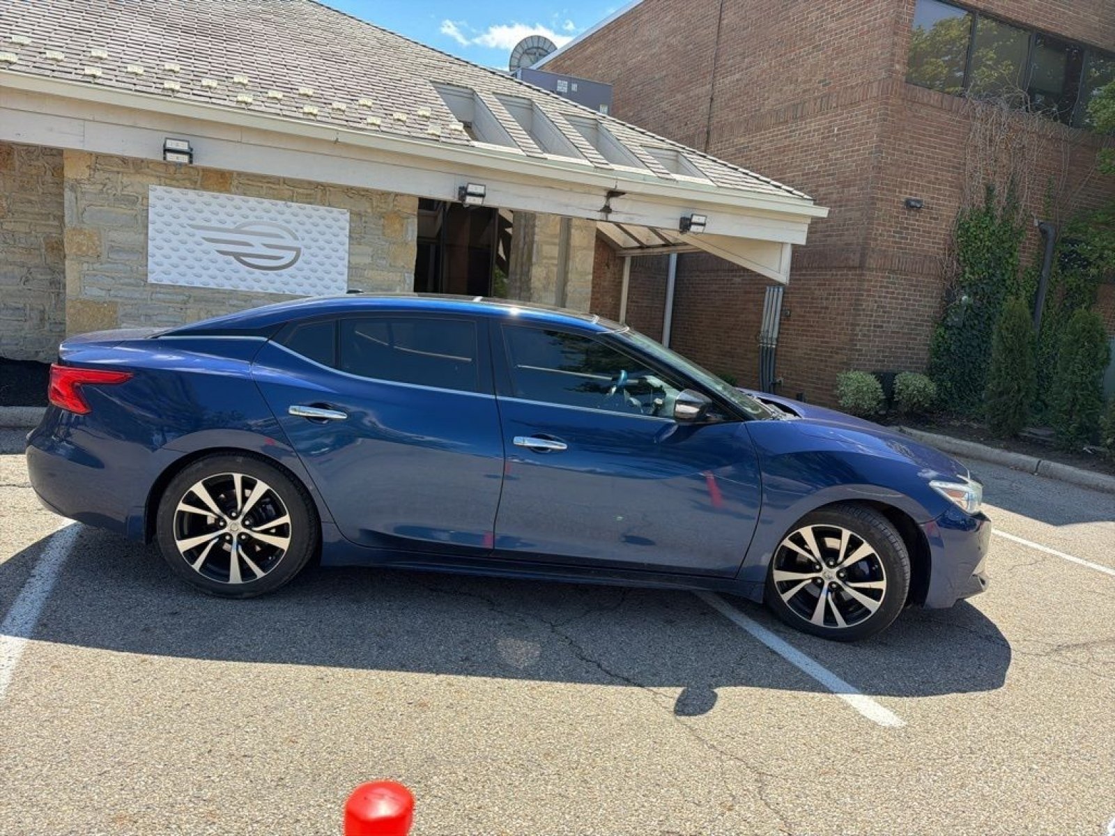 Used 2017 Deep Blue Pearl Nissan 3.5 SL image 5