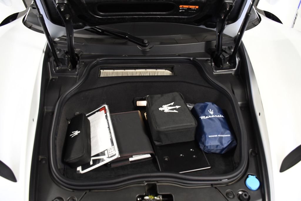 Used 2022 Bianco Audace Maserati Base image 22