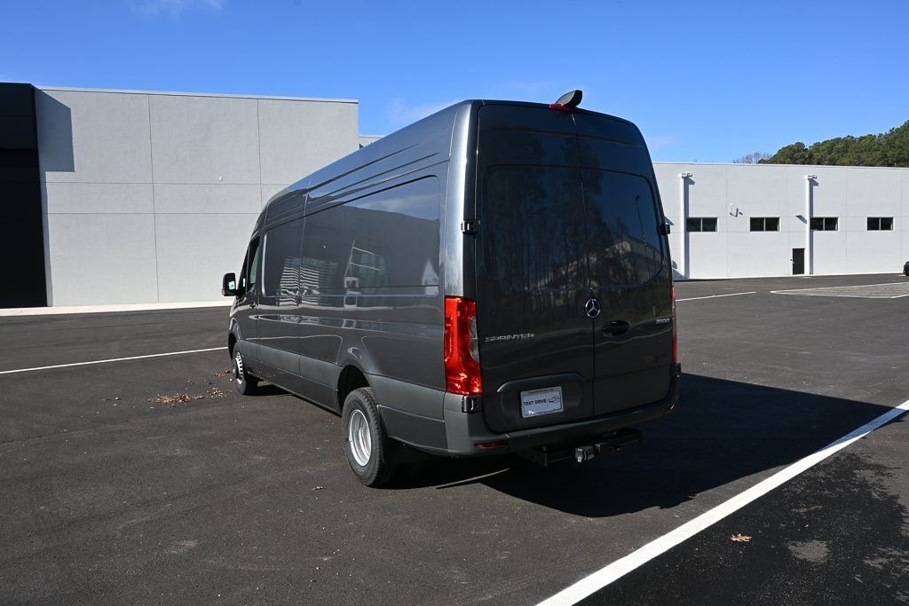 Used 2026 Selenite gray metallic Mercedes-Benz Cargo 170 WB image 4